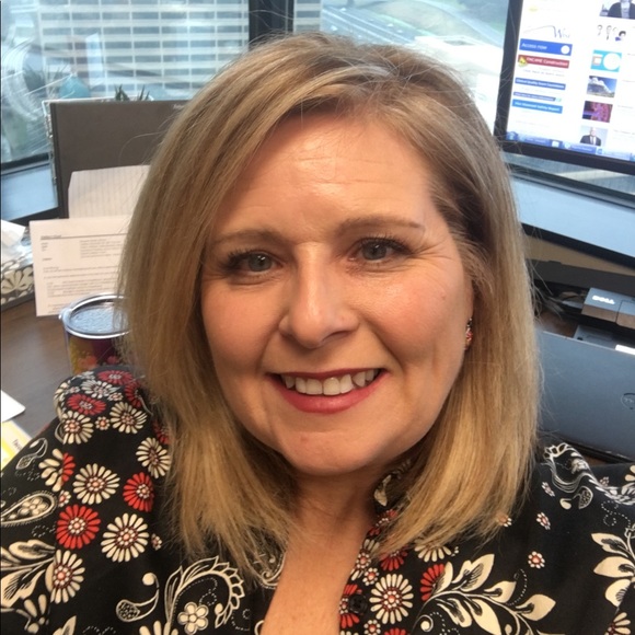 Meet your Posher, Debbie - Picture 1 of 1